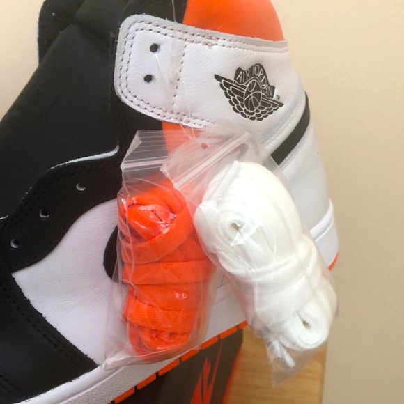 NIKE AIR JORDAN 1 RETRO HIGH OG SNEAKERS - Picture 7 of 12